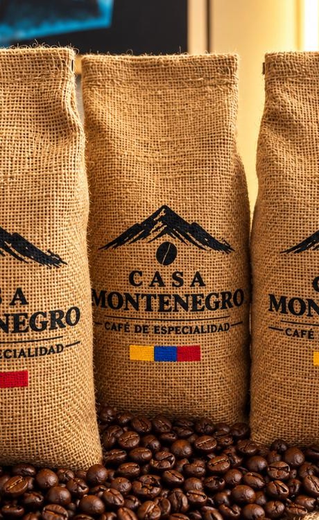 Bolsa Real de Café de Altura Casa Montenegro 500g con Bandera de Colombia